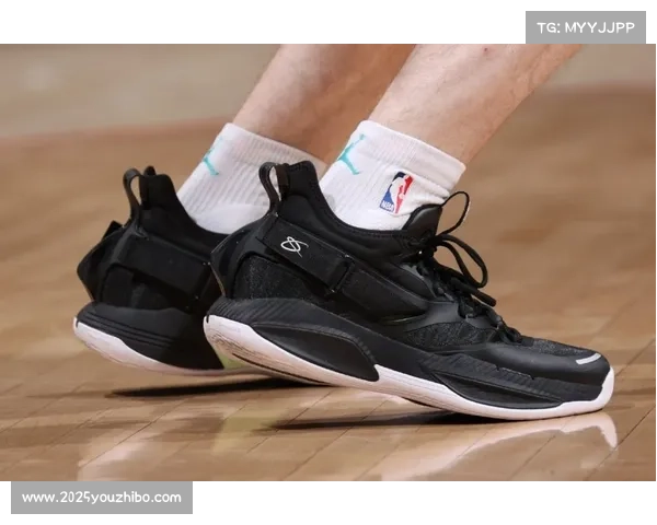 李宁航天科技应用,动态保暖平台亮相